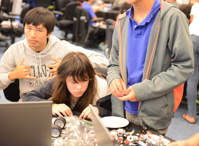 机器人社团课是什么_学校社团机器人是干什么_机器人课程教育社团