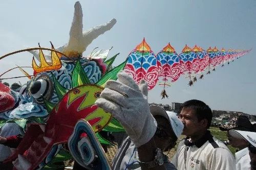 贵阳空中怪车遗址展览_贵阳空中怪车事件视频_贵阳都溪林场空中怪车事件