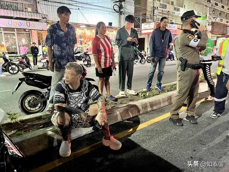 面包车与豪车相撞_面包车撞豪车保险怎么赔_面包车相撞六人死亡