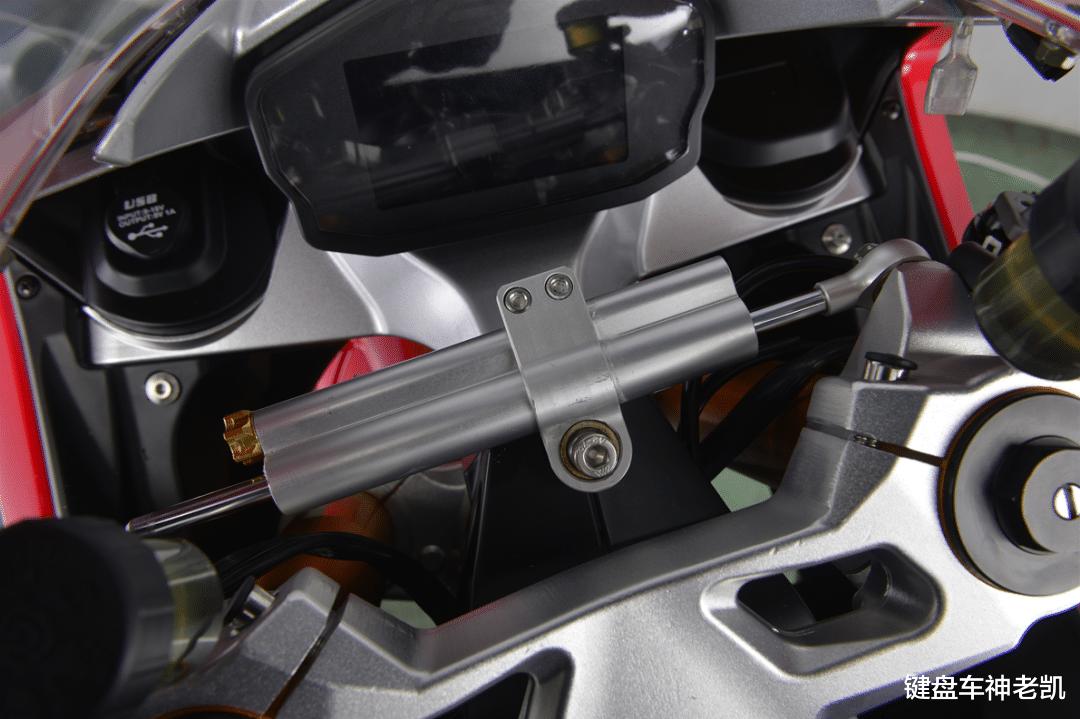 最像“杜卡迪”的国产大跑车,摩枭500RR定妆照和细节参数公布(图5) 国产跑车摩托车哪个牌子质量好_国产跑车摩托车_跑车摩托国产车推荐