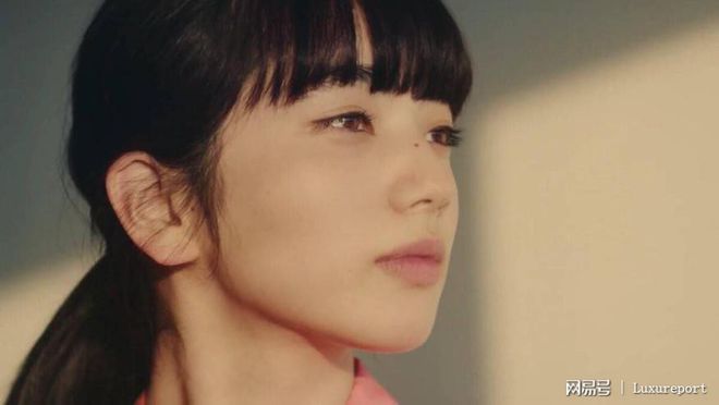 新欢旧爱亮相Chanel秋冬秀,揭秘GD、Jennie和小松菜奈的三角关系(图6) 小松菜奈与权志龙谈过恋爱吗_小松菜奈与权志龙_小松菜奈权志龙在一起过吗