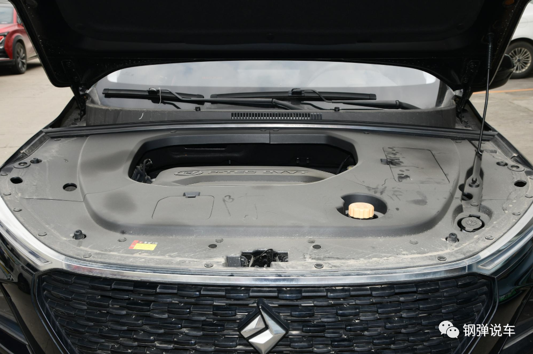 尾灯是椭圆形的轿车_尾灯椭圆形_后尾灯又扁又长suv是什么车