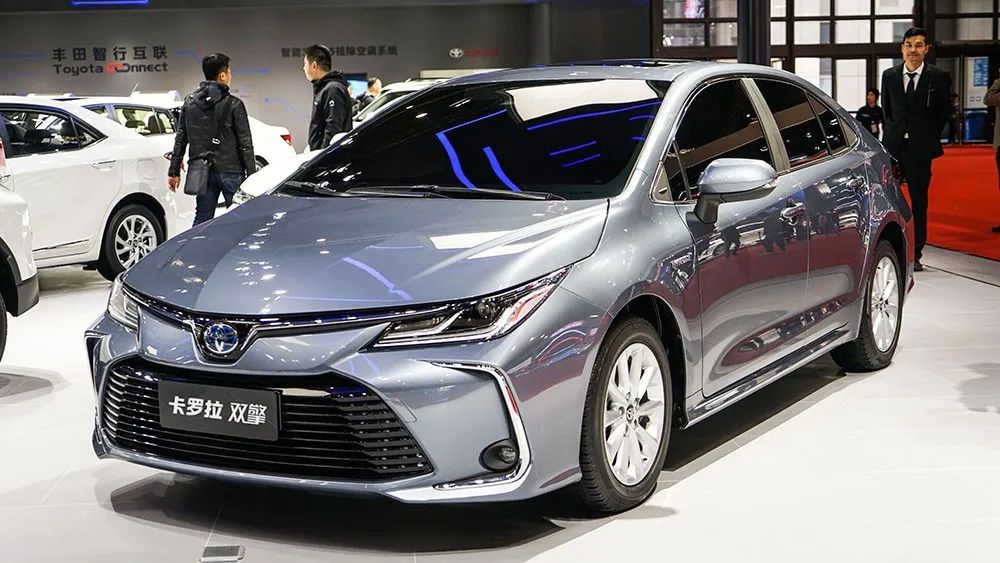 尾灯长的车_后尾灯又扁又长suv是什么车_尾灯是椭圆的车