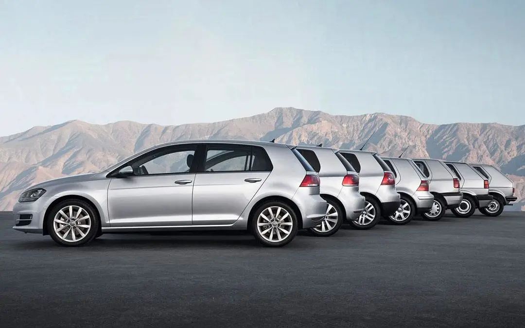 后尾灯又扁又长suv是什么车_尾灯是椭圆的车_尾灯长的车