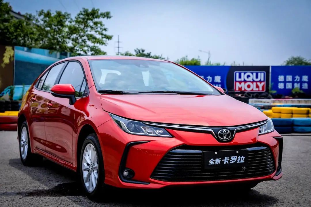 尾灯是椭圆的车_后尾灯又扁又长suv是什么车_尾灯长的车