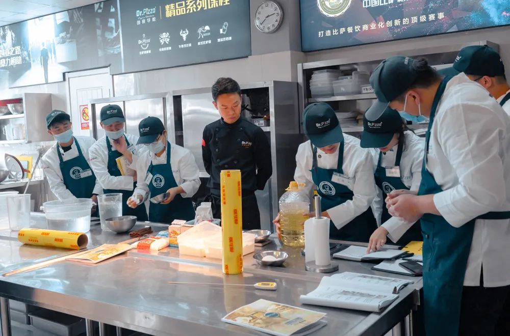 披萨饼发酵回缩_披萨饼发酵时间过长_披萨饼底发酵过了会怎么办