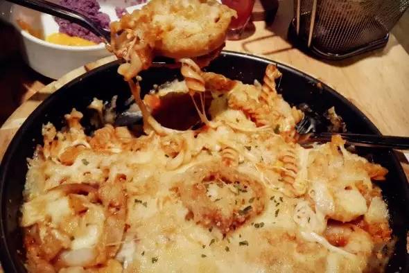 披萨 饼皮_饼皮做披萨_披萨饼饼皮配料制作