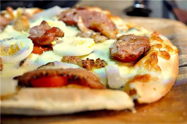 披萨饼饼皮配料制作_披萨 饼皮_饼皮做披萨