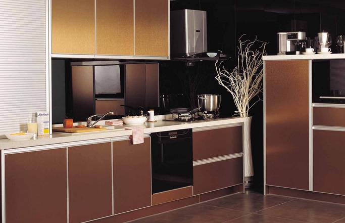 三聚氰胺饰面板型橱柜_衣柜三聚氰胺板怎么样_三聚氰胺橱柜门