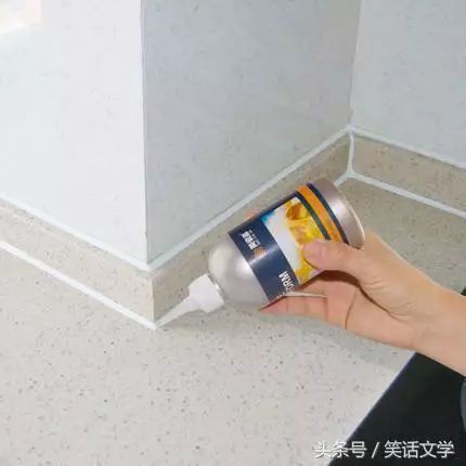 地板砖黑缝怎么处理方法_二手房地板瓷砖缝隙很黑_旧房子的瓷砖缝隙变黑怎么换