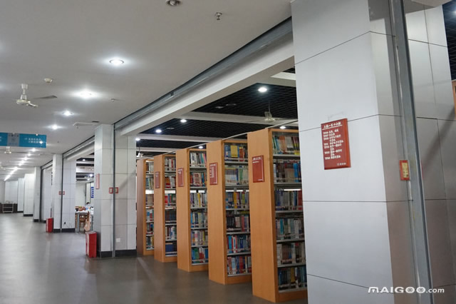 图书馆墙面怎么装修比较大方得体 图书馆墙面装饰有什么小技巧