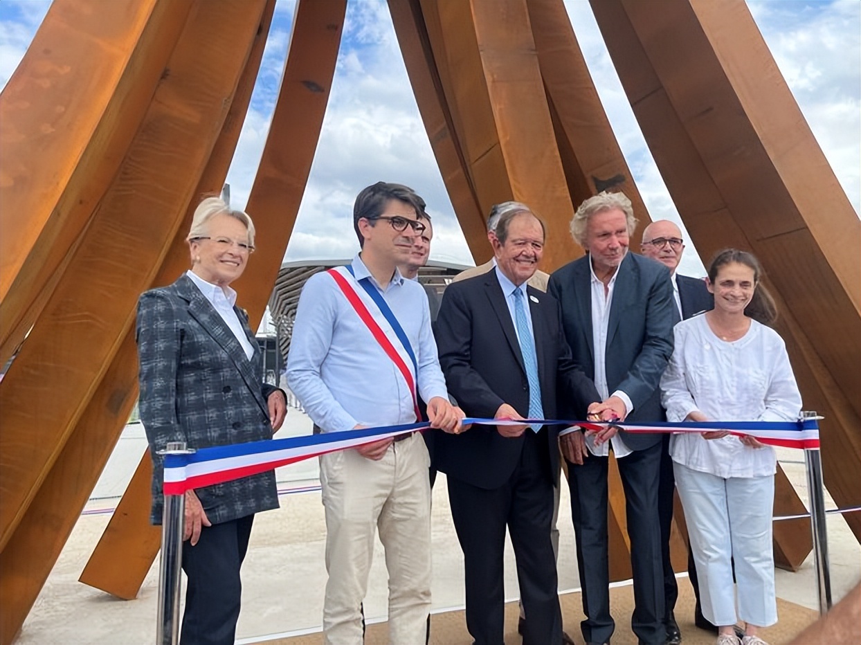 巴黎海报手绘_巴黎时装海报_1925年巴黎装饰艺术展海报图片