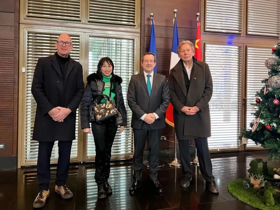 巴黎时装海报_1925年巴黎装饰艺术展海报图片_巴黎海报手绘