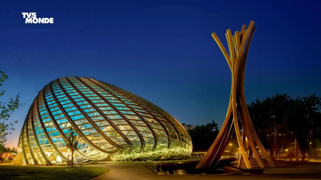 巴黎时装海报_巴黎海报手绘_1925年巴黎装饰艺术展海报图片