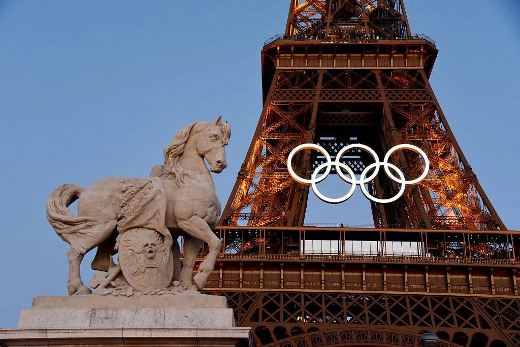 1925年巴黎装饰艺术展海报图片_巴黎海报手绘_巴黎时装海报