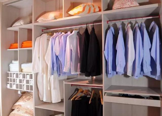 衣柜是平开门好还是推拉门好？选错每天都得头疼