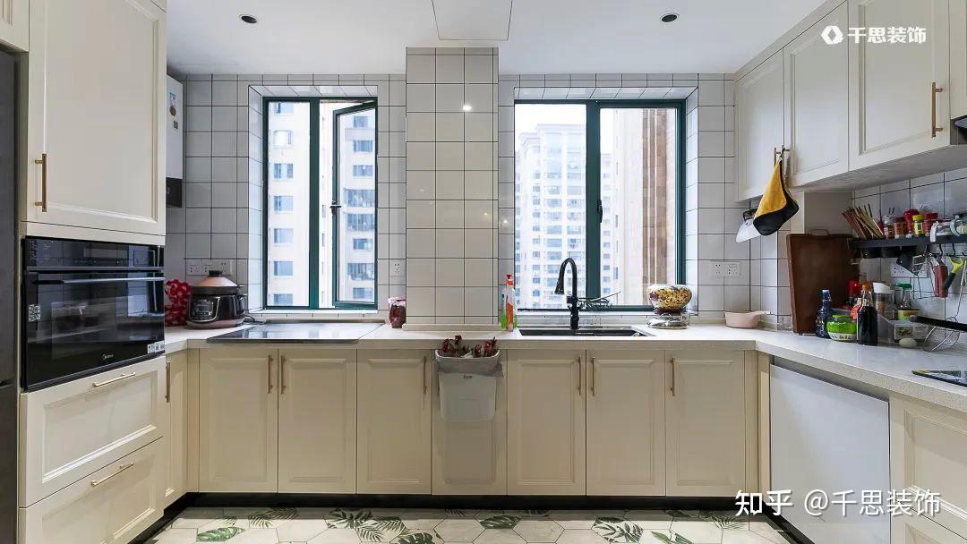 黑色装修风格效果图_装修效果图黑色系_装修风格黑色系