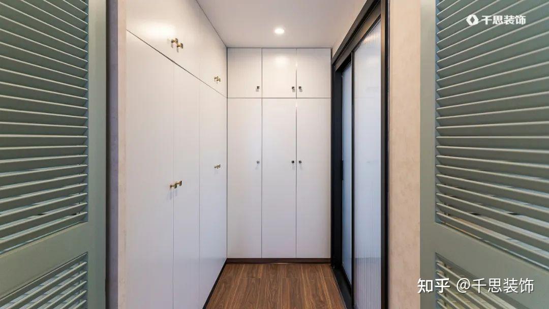 黑色装修风格效果图_装修风格黑色系_装修效果图黑色系