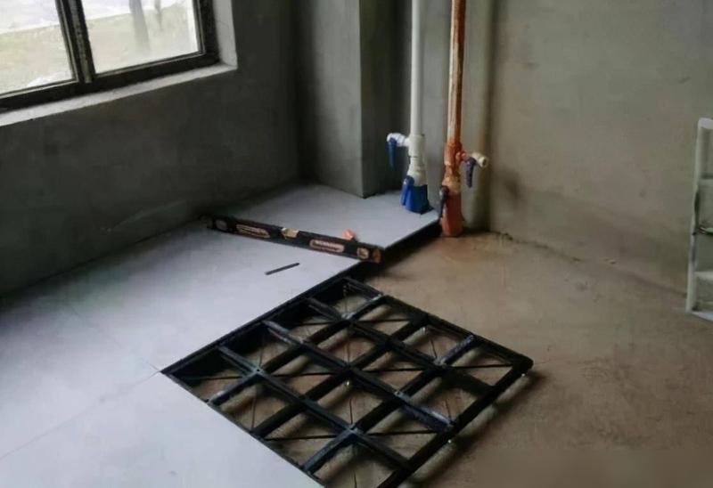 新房装修请的师傅好厉害,不用水泥贴瓷砖,用骨架说也照样结实(图4) 新房装修好可以一直开窗通风吗_新房装修好用什么除甲醛最好_新房装修好的