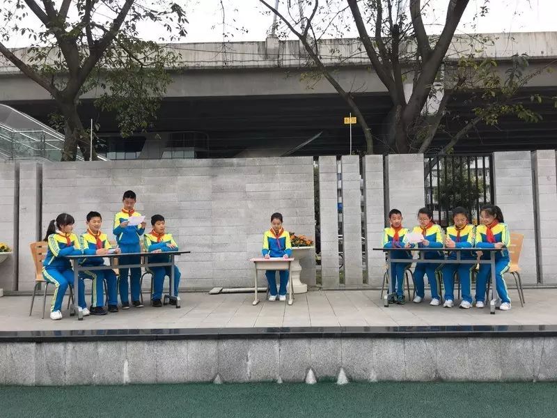 小学生应该使用手机吗？