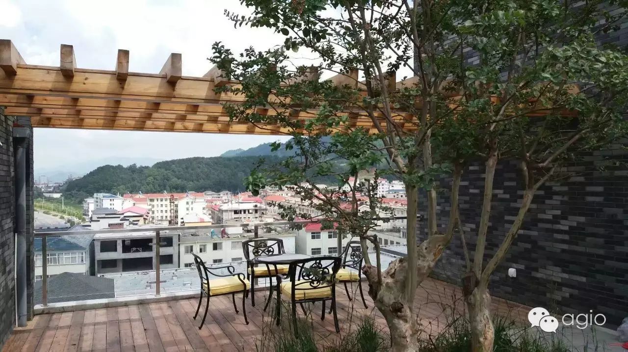 阳台晒太阳_在阳台上能晒日光浴吗_阳台上晒太阳有用吗