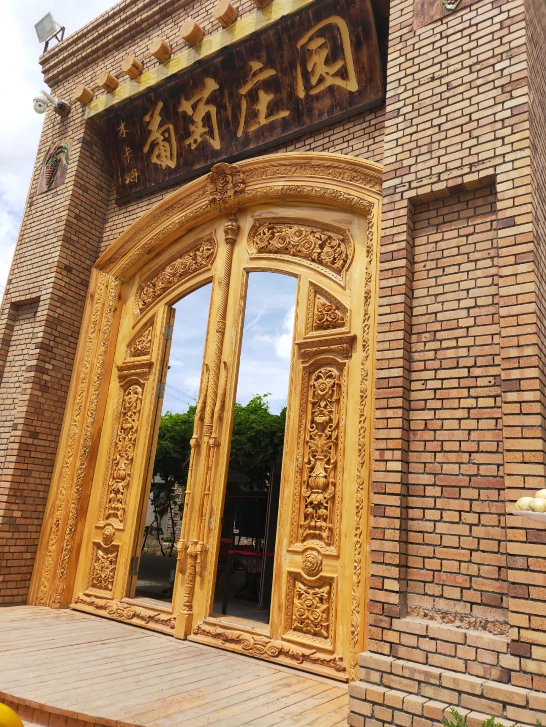 特价票:昆仑之约实景演出、大巴扎新疆歌舞、野马古生态园、杜氏旅游水世界、麦西来普新疆歌舞水果宴、天赐温泉(图8) 图片