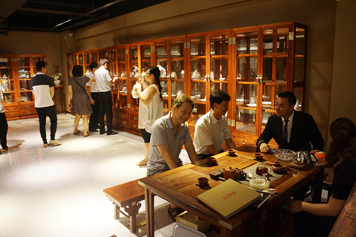 鉴宝•走进国寿红木家具暨莞城旗舰店开业两周年店庆活动圆满结束(图17) 红木家具祥云沙发系列_红木祥云沙发图片_国寿红木祥云家具官网