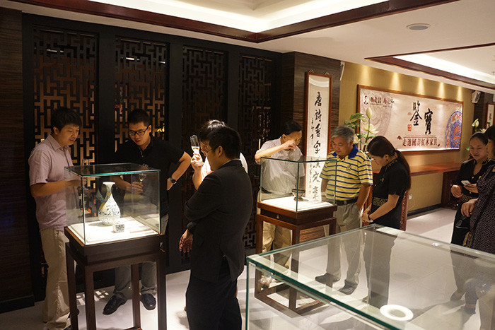 鉴宝•走进国寿红木家具暨莞城旗舰店开业两周年店庆活动圆满结束(图21) 红木祥云沙发图片_红木家具祥云沙发系列_国寿红木祥云家具官网