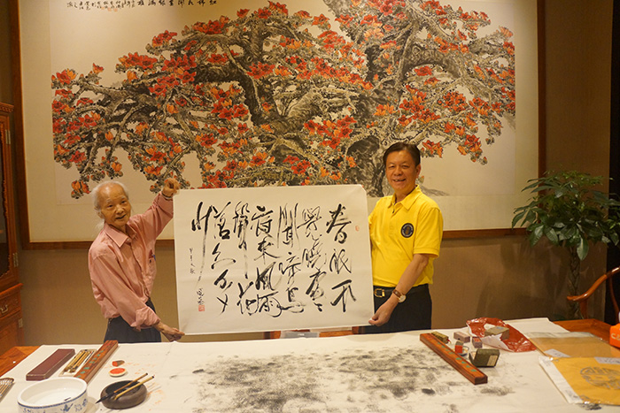 鉴宝•走进国寿红木家具暨莞城旗舰店开业两周年店庆活动圆满结束(图9) 红木祥云沙发图片_国寿红木祥云家具官网_红木家具祥云沙发系列