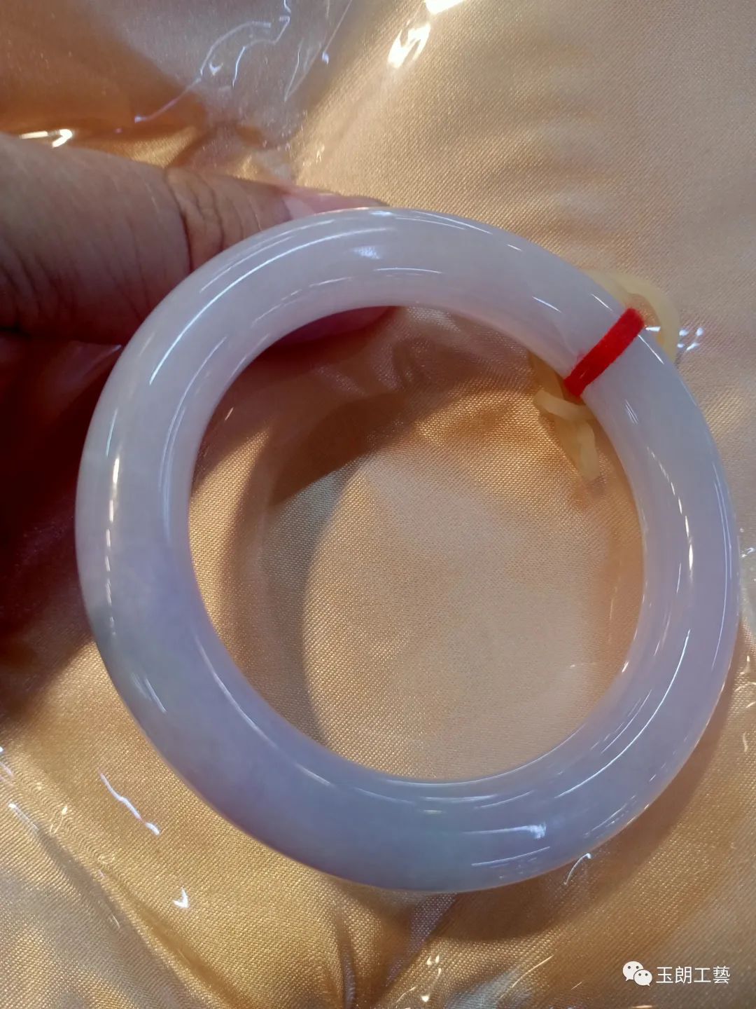 翡翠杂质手镯价值影响有哪些_翡翠手镯有杂质影响价值吗_翡翠杂质多怎么处理