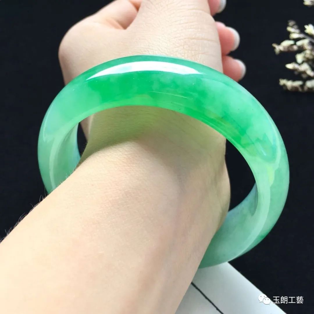 翡翠杂质多怎么处理_翡翠手镯有杂质影响价值吗_翡翠杂质手镯价值影响有哪些