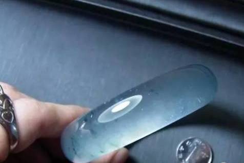 翡翠手镯这么挑才“专业”,看过的都转发了!(图2) 翡翠手镯有杂质影响价值吗_翡翠手镯杂质多值钱吗_杂质多的翡翠伤身吗