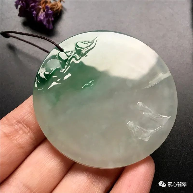 翡翠手镯有杂质影响价值吗_杂质多的翡翠伤身吗_翡翠手镯杂质多值钱吗