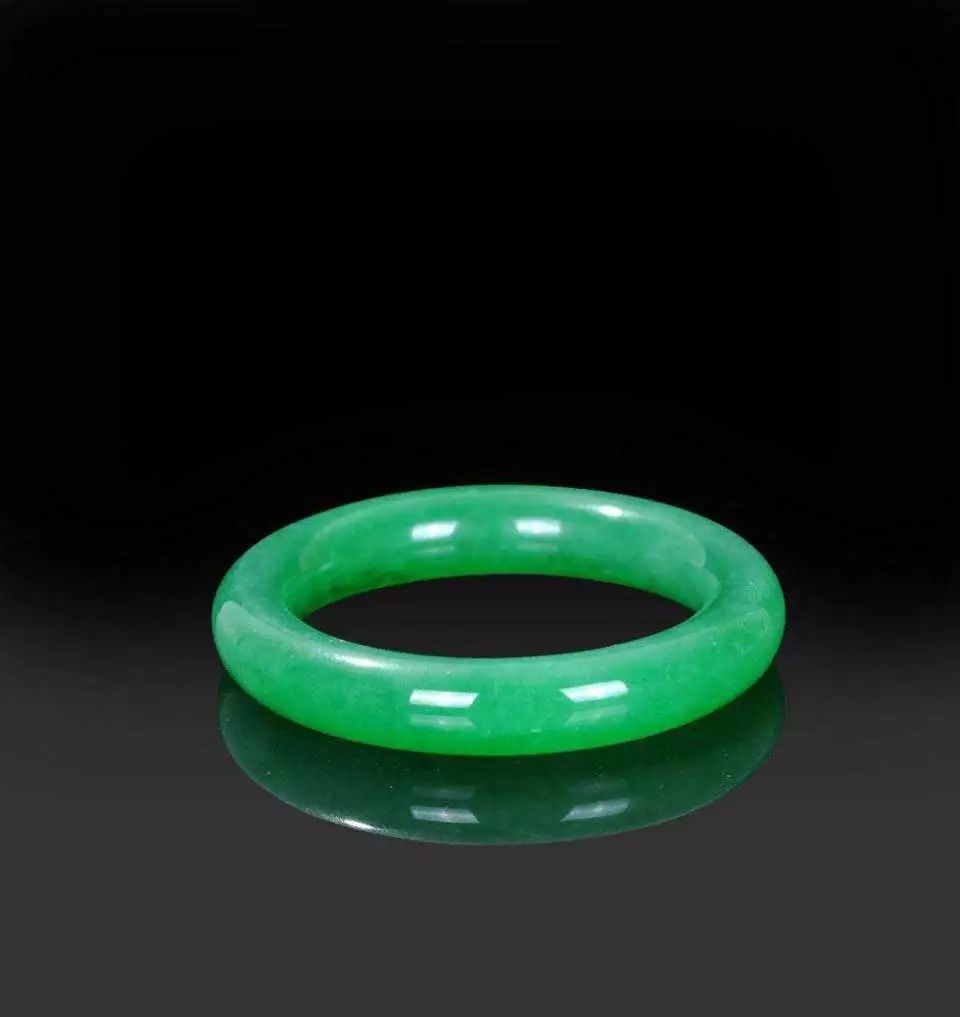翡翠手镯有杂质影响价值吗_翡翠手镯杂质多值钱吗_杂质多的翡翠伤身吗