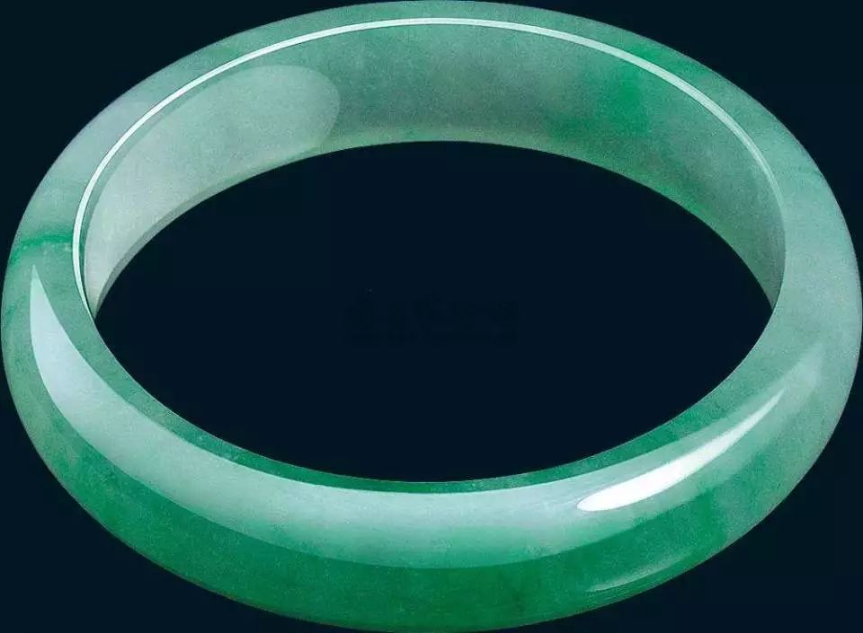 翡翠手镯杂质多值钱吗_杂质多的翡翠伤身吗_翡翠手镯有杂质影响价值吗