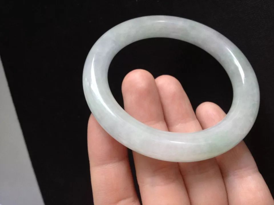 杂质多的翡翠伤身吗_翡翠手镯杂质多值钱吗_翡翠手镯有杂质影响价值吗