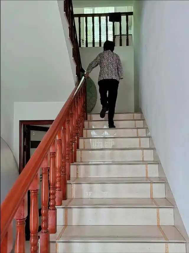 楼房装修图片大全农村_城里姑娘农村婆家生活_农村自建房三层设计