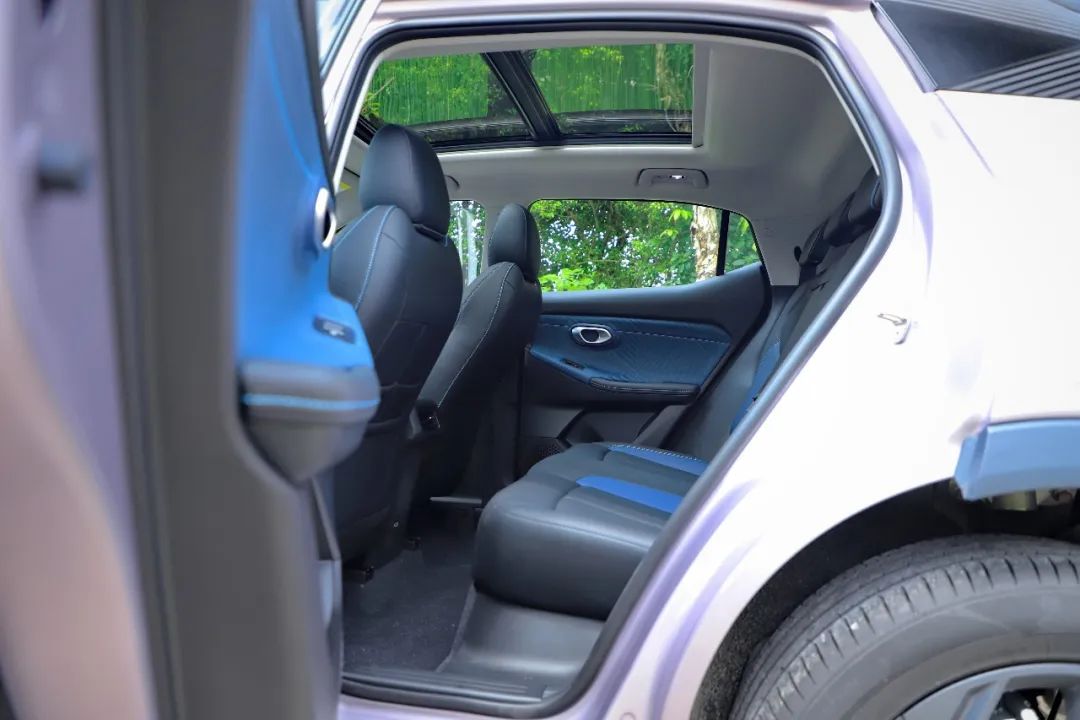 广汽传祺GS3影速 新配色上市_传祺suv报价 车型_广汽传祺GS3影速 轴距空间