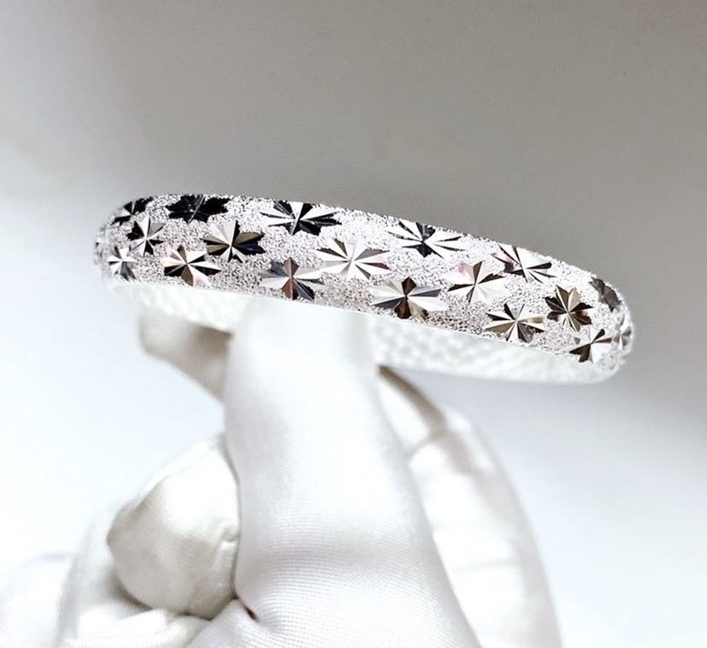 银饰变黑是因为个人体质原因?太扯了,变黑主要跟这件事儿有关系(图6) 银器历史意义_银器发黑原因处理_银子氧化变黑了怎么办