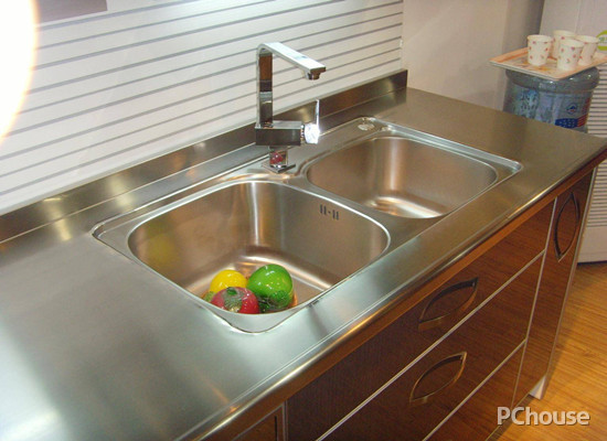 不锈钢橱柜台面价格 不锈钢橱柜好吗(图2) 不锈钢橱柜台面价格 不锈钢橱柜好吗