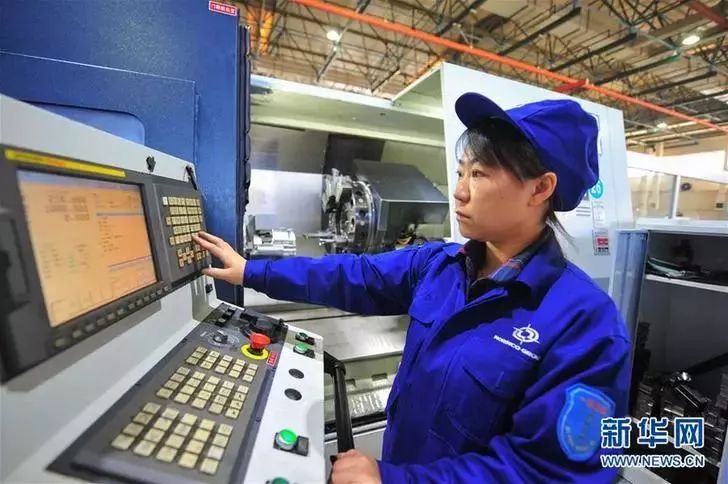 新华社丨80后女车工赵晶:奋斗的青春最美丽(图2) 内蒙古一机集团四分公司_车工最难技术_数控车工赵晶