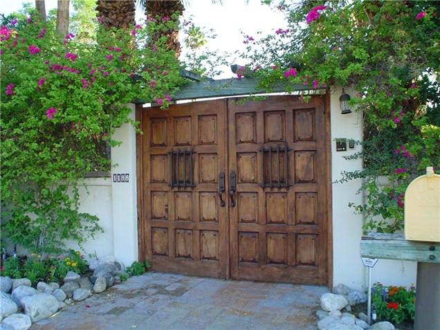 多功能隐形门应用_中门户型装修_创意吊轨门设计