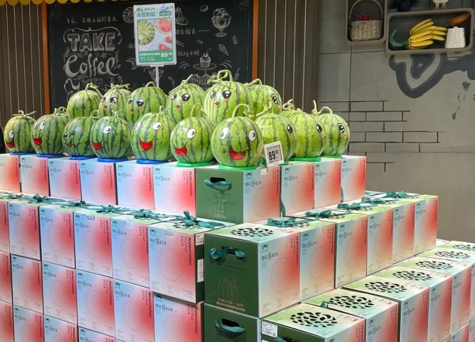 比去年提前一周,品质、糖度、口感更佳!今年首批优质“南汇8424西瓜”与市民见面(图2) 华欣007西瓜种子价_南汇8424西瓜种植面积_南汇8424西瓜上市时间