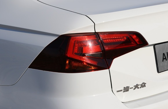 给你不一样的全新感受 中国网试驾大众全新宝来(图9) _ 一汽大众全新宝来体验 _一汽大众全新宝来报价