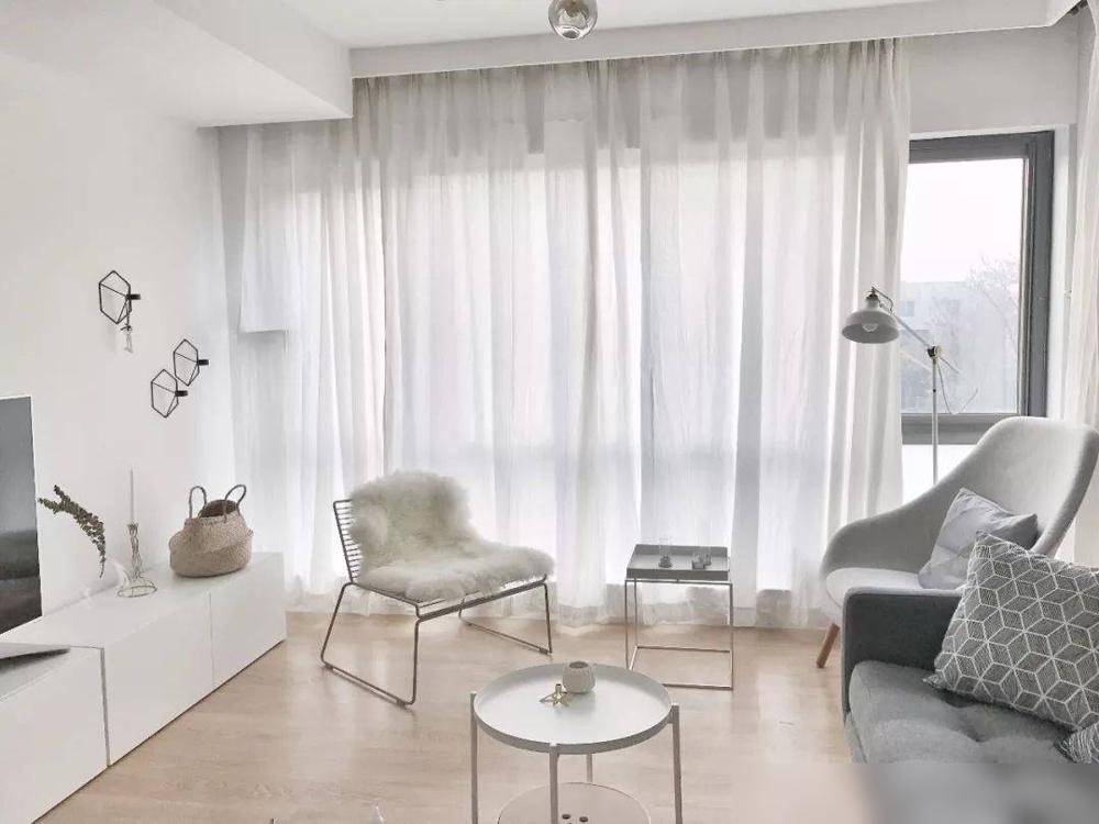 现在年轻人装修,为啥都在客厅死磕窗帘?(图14) 年轻人窗帘装修趋势_窗帘选择技巧_装修风格现代简约客厅