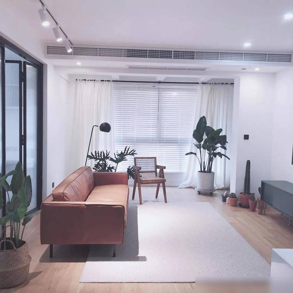 现在年轻人装修,为啥都在客厅死磕窗帘?(图10) 年轻人窗帘装修趋势_装修风格现代简约客厅_窗帘选择技巧