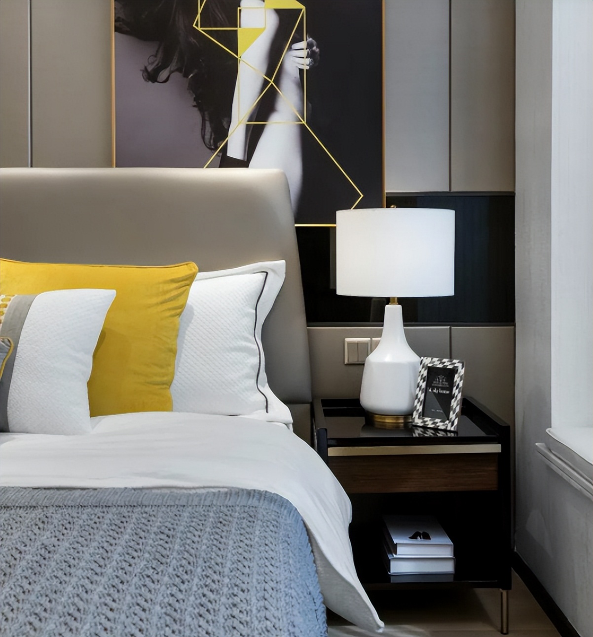 80㎡现代简约小户型,黑白灰+黄色配,生活活力有趣味(图6) 装修风格现代简约客厅_现代风格80平米装修设计_灰色调家居布置