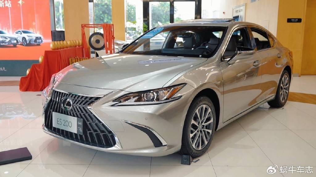 新一代雷克萨斯ES明年来,现款24万多能落地,抄底还是等等新款?(图2) 雷克萨斯ES200价格_雷克萨斯es报价及图片_雷克萨斯ES200现款车型优惠