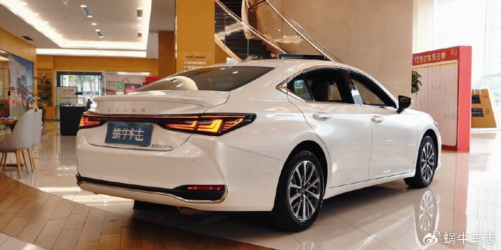 新一代雷克萨斯ES明年来,现款24万多能落地,抄底还是等等新款?(图6) 雷克萨斯es报价及图片_雷克萨斯ES200现款车型优惠_雷克萨斯ES200价格