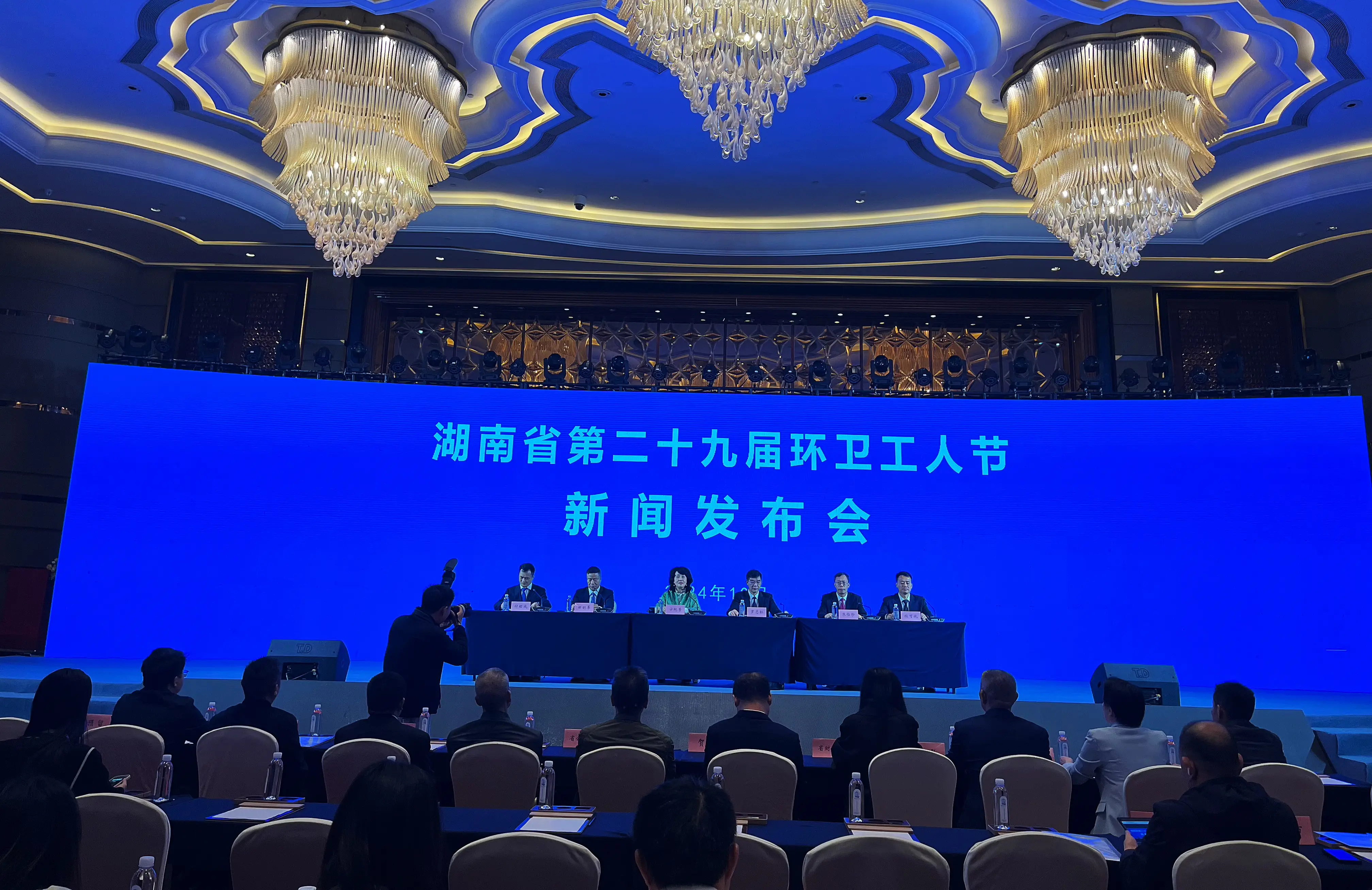 湖南环卫工人节_环卫工人福利待遇_环卫工 工资